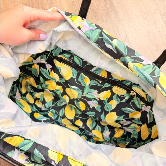 Victoria’s Secret • Large Straw Tote in Lemons - Picture 8 of 14